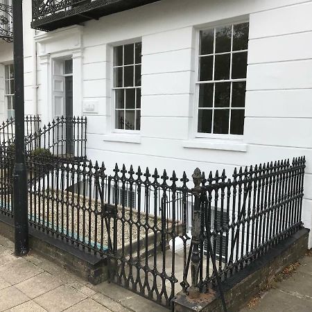 The Apartment, Lower Ground Floor, Clarendon Place レミントンスパー エクステリア 写真